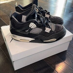 AIR JORDAN 4 RETRO WHITE THUNDER SIZE 10 MEN